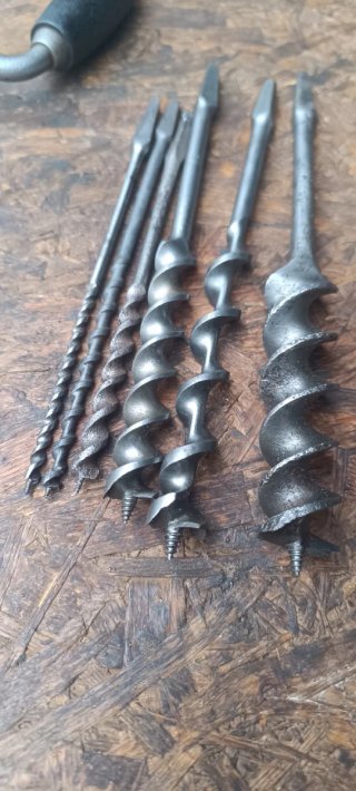 Berbiquí de carpintero y brocas
