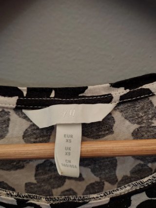 Blusa H&M Estampado Animal - Negro Beige