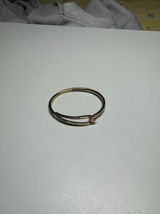 Pulsera dorada elegante