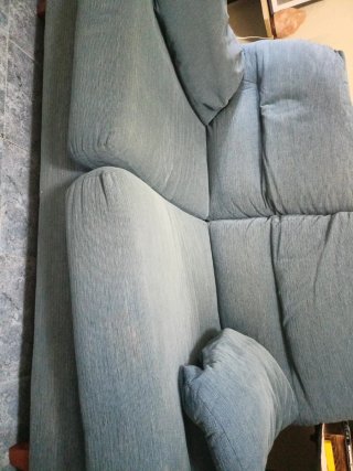 Sofá de tela azul