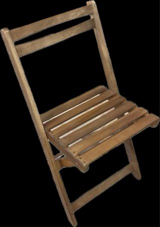 Mesa y sillas de madera de Teka para exterior.