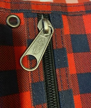 Portafoglio Eastpak a quadri rosso