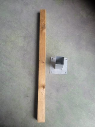 Soporte galvanizado 6x6x15cm Y poste madera 1m
