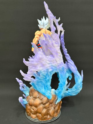 Figura Resina Goku Ultra Instinto