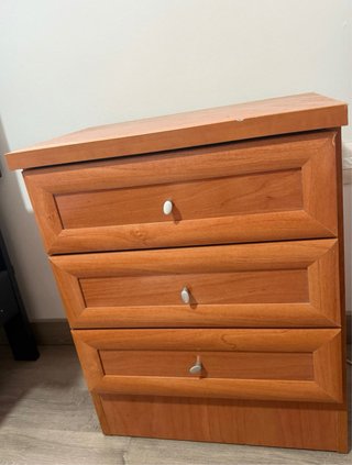 2 Mesita de noche de madera
