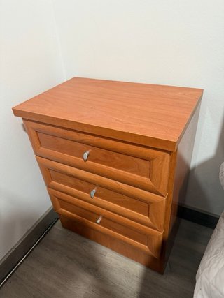 2 Mesita de noche de madera