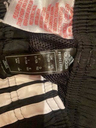 Adidas pantalon fútbol  Talla 152. Para 11 y 12 añ