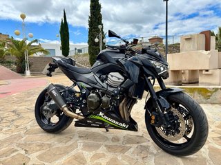 Kawasaki Z800e 09/2015 26500km revisiones al día.