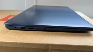 Portátil Lenovo IdeaPad Slim 3 15AMN8 Ryzen 5 7520