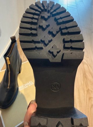 Botas Michael Kors negras y marrones