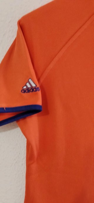 Camiseta Adidas Naranja Logo Relieve