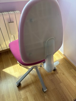 Silla de escritorio rosa y blanca