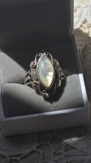 Anillo antiguo de  Plata con Piedra Lunar