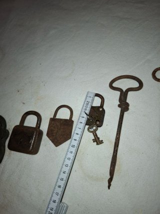 Lotti antichi: lucchetti e chiavi 50€ per tutto