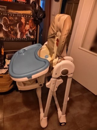 Trona de bebé con bandeja azul