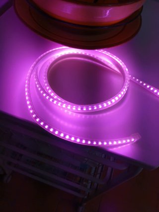 Luces LED exterior, interior. Color rosa.
