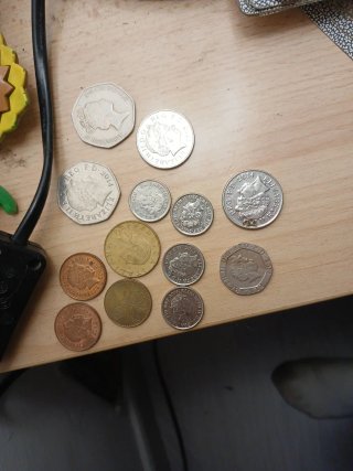 Monete misti: 1p, 2p, 5p, 10p, 50p