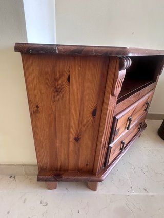 Mueble esquinero madera maciza recién lustrado