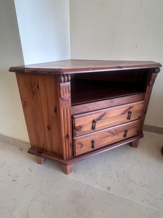 Mueble esquinero madera maciza recién lustrado