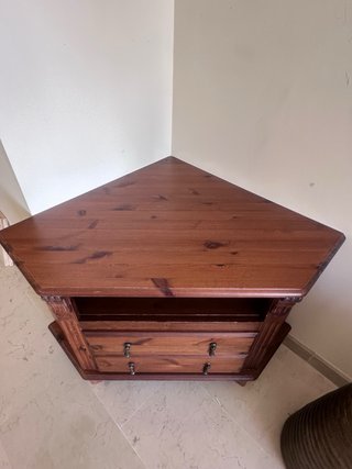 Mueble esquinero madera maciza recién lustrado