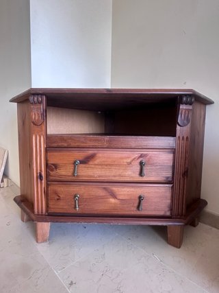 Mueble esquinero madera maciza recién lustrado