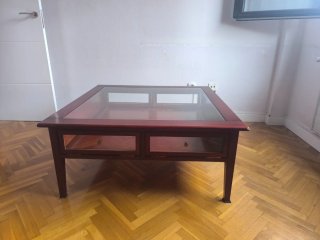 Mesa de centro de caoba con tapa de cristal