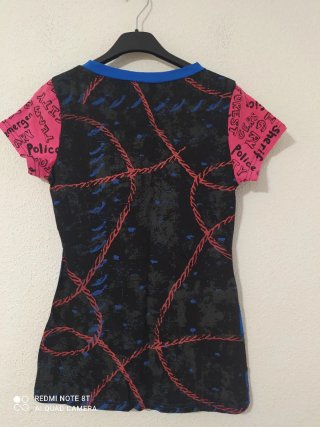 Camiseta con hormigas y texto mujer