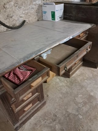 Escritorio de roble macizo antiguo. 160 x 80x 80