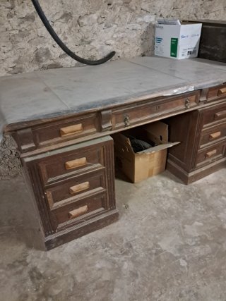 Escritorio de roble macizo antiguo. 160 x 80x 80