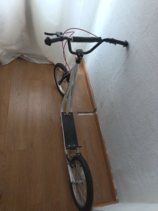 Patín estilo bicicleta