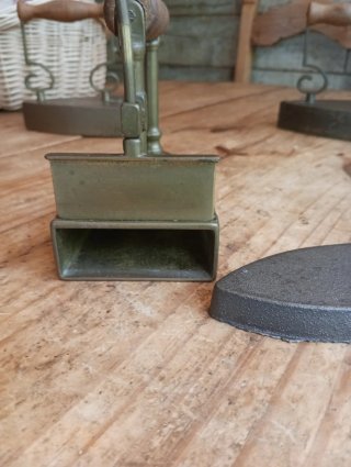 Plancha antigua de laton