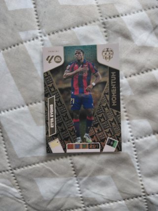 Panini Momentum Etta Eyong 25/26