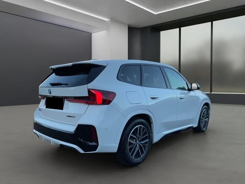 BMW iX1 2024, foto 2
