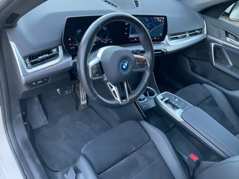 BMW iX1 2024, foto 10