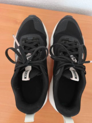 Zapatillas running/caminar negro y blanco