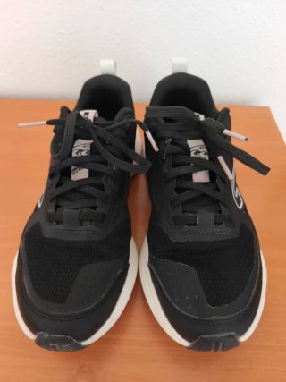 Zapatillas running/caminar negro y blanco