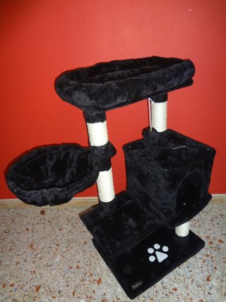 Rascador de gatos con diferentes alturas.