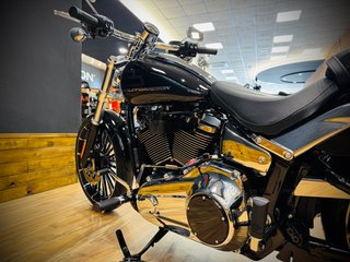 Harley-Davidson Breakout 117 Negra