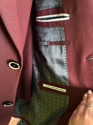 Traje burdeos caballero