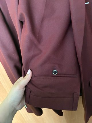 Traje burdeos caballero