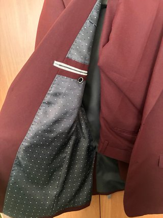 Traje burdeos caballero