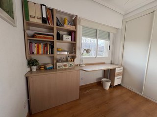 Cama juvenil con cajones, estanteria y mesa