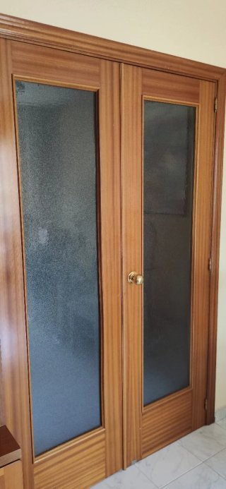 Puertas de madera maciza - habitaciones y armarios