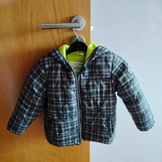 Abrigo niño cuadros gris y verde. Talla 2-3 años