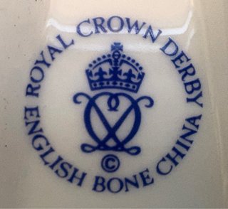 Figura Porcelana Royal Crown Derby- ‘Posie Blue’