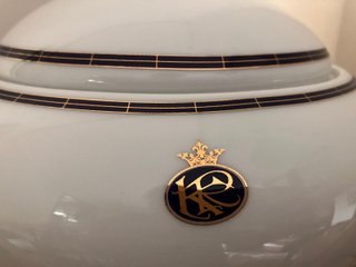 Sopera Royal Kent Porcelana Blanca y Dorada