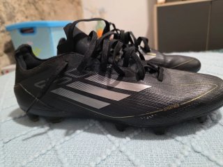 Botas Fútbol Adidas F50 Negras y Doradas