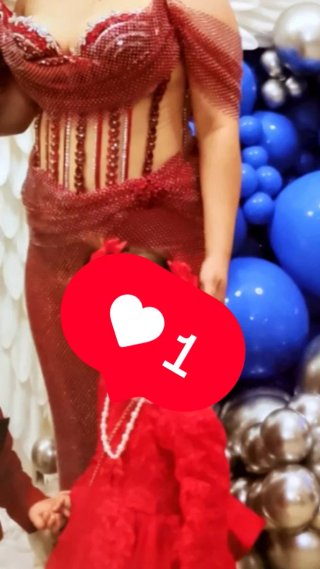 Vestido de fiesta rojo y plateado