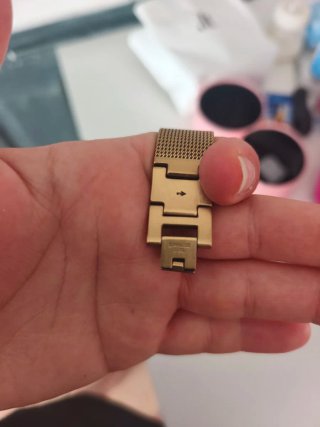Reloj Guess Dorado