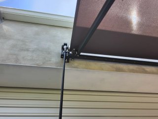 Toldo retráctil Kesser gris